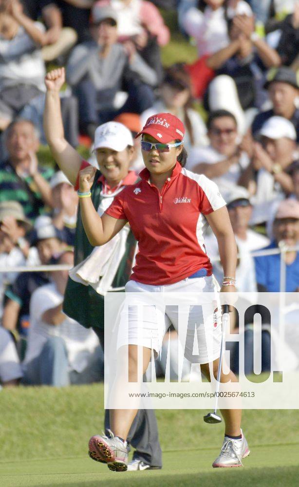 17-year-old Hataoka 1st amateur to win Japan Women s Open Seventeen-year-old Nasa Hataoka (front) and her caddie and mother Hiromi pump their fists after Nasa s birdie putt on the 18th hole on the final day of the Japan Women s Open Golf Championship at Karasuyamajo Country Club in Tochigi Prefecture on Oct. 2, 2016. Hataoka became the first amateur golfer to win the tournament at 4-under 280 and surpassed Ai Miyazato s record as the tournament s youngest champion.