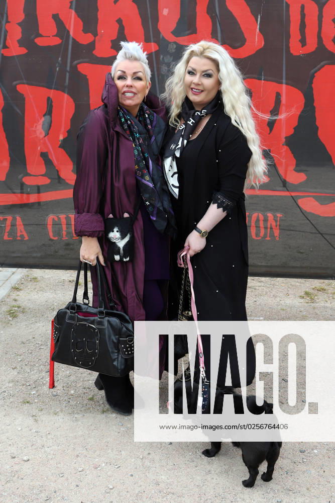 Z irkus des Horrors Premiere in Hamburg Claudia Guelzow,Yulie Kendra Guelzow with dog Sunshine, premiere of Zirkus des Horrors Romanza Circusproduction at the Heiliggeistfeld Hamburg