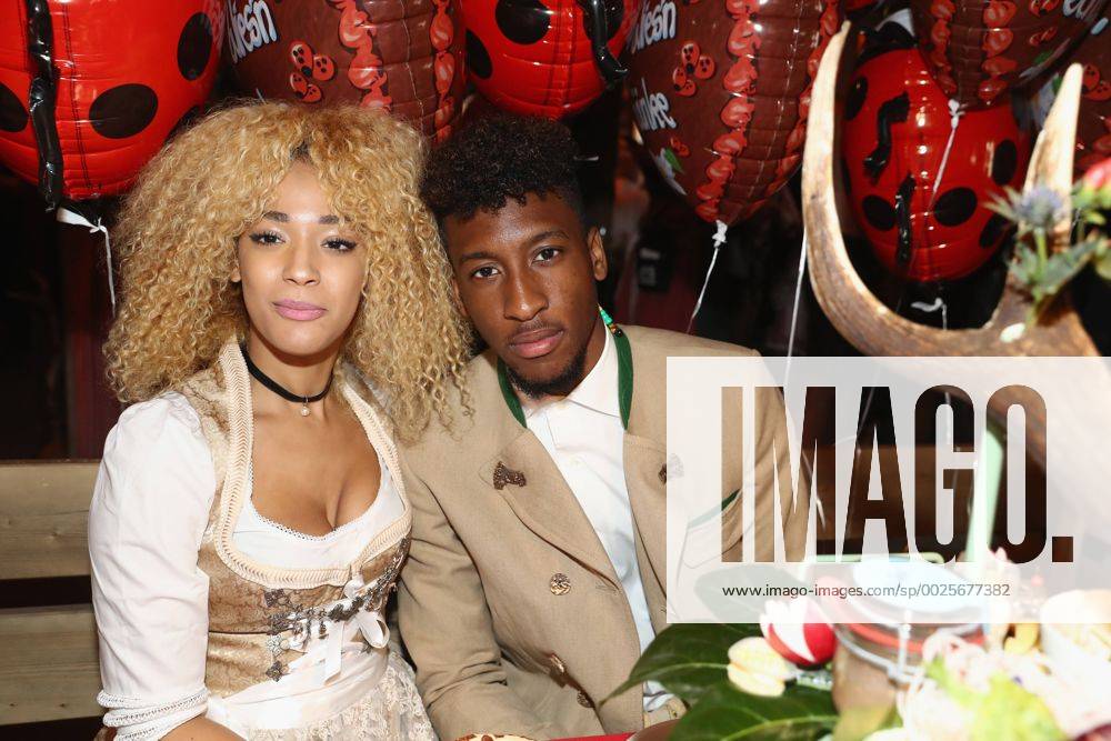 Kingsley COMAN (Bayern Muenchen) mit Freundin Sephora. Fussball FC Bayern Muenchen, traditioneller Oktoberfestbesuch in der Kaefer Schenke, am 02.10.2016 in Muenchen Deutschland.