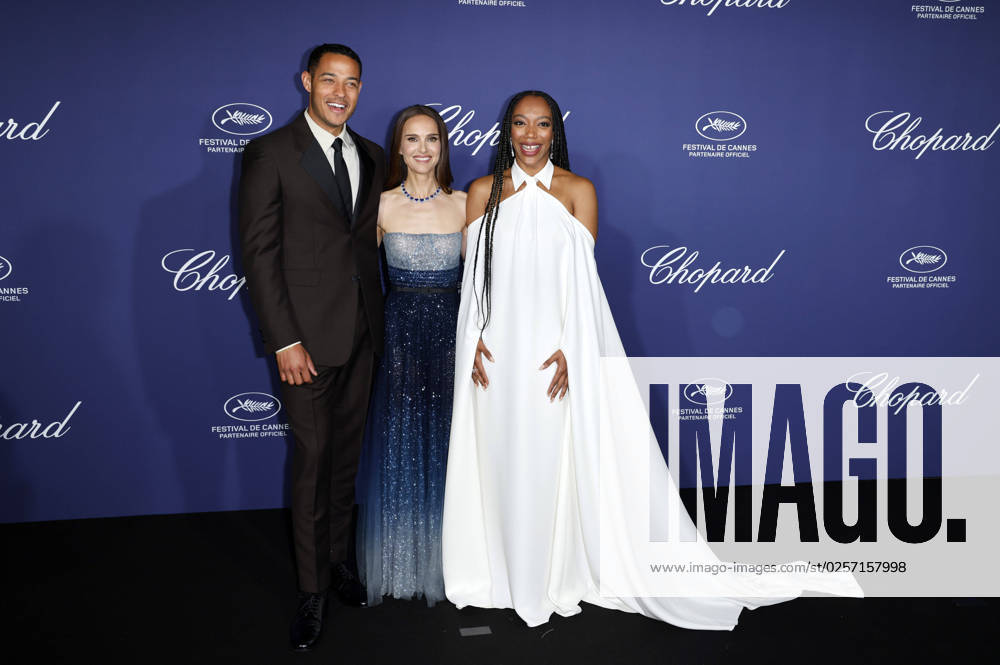 Daryl McCormack, Natalie Portman and Naomi Ackie at the Official Trophee Chopard Dinner Photocall at the Carlton Beach Club at the Festival de Cannes 2023 76 Cannes International Film Festival at the Palais des Festivals Cannes, 19 05 2023. Foto:xS.xGabschx xFuturexImage