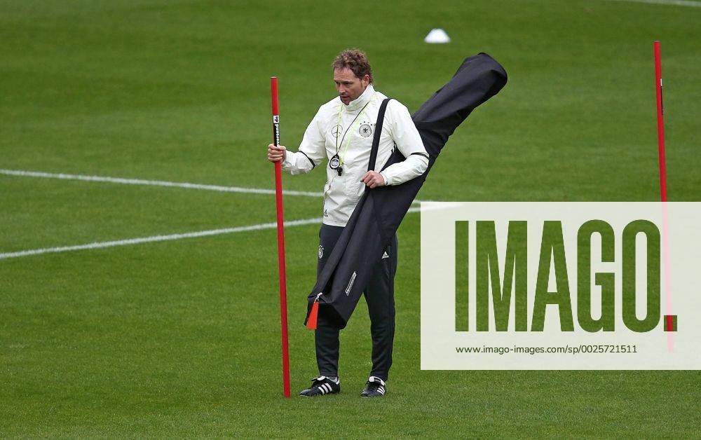 Fussball Qualifikation Weltmeisterschaft 2018, Training der Deutschen Nationalmannschaft im Millerntor-Stadion, Hamburg. Co-Trainer Marcus Sorg (Deutschland)