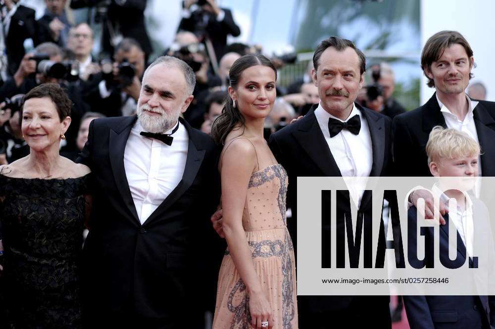 Gabrielle Tana, Karim Ainouz, Alicia Vikander, Jude Law, guest and Sam Riley at the premiere of the feature film Firebrand at the Festival de Cannes 2023 76 Cannes International Film Festival at the Palais des Festivals Cannes, 21 05 2023. Foto:xD.xBedrosianx xFuturexImage