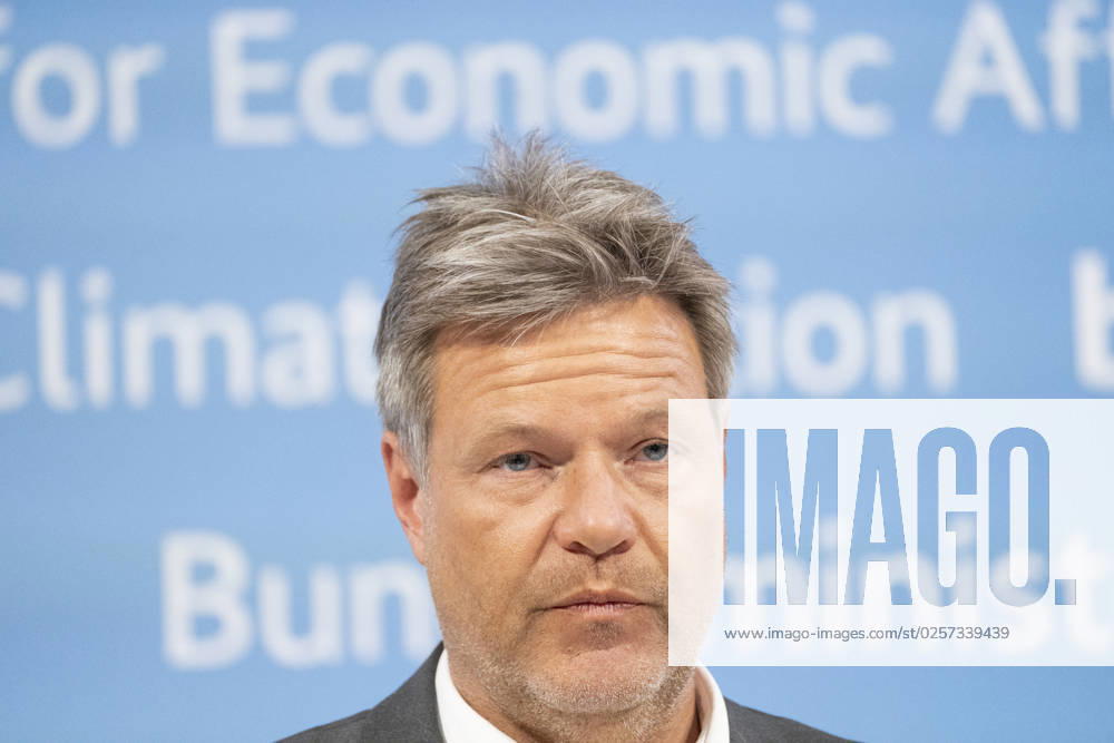 Press Statement Energy Price in the Federal Ministry of Economics Robert Habeck, Federal Minister of Economics Press Statement Energy Price in the Federal Ministry of Economics Robert Habeck, Federal Minister of Economics, Berlin Berlin Germany BMWK