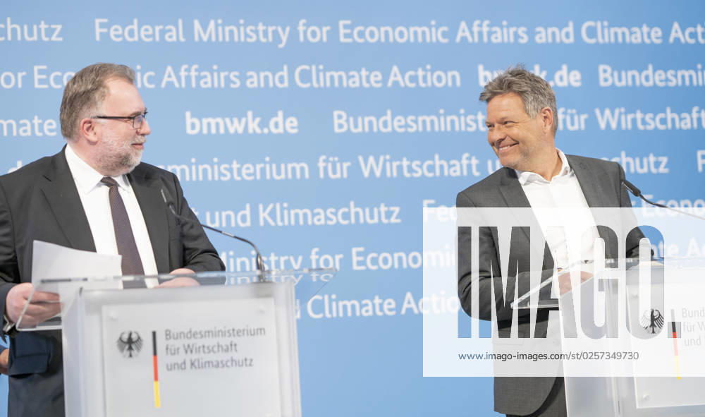 Press Statement Energy Price in the Federal Ministry of Economics Prof Dr Ing Siegfried Russwurm, President Federation of German Industries BDI, with Robert Habeck, Federal Minister of Economics right Press Statement Energy Price in the Federal Ministry of Economics Prof Dr Ing Siegfried