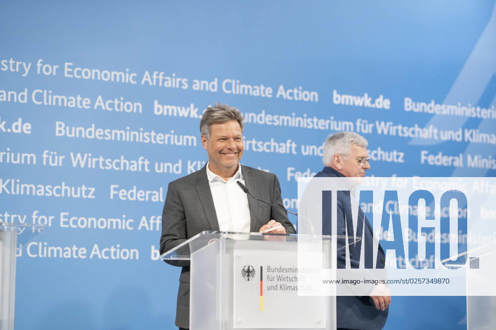 Press statement Energy price in the Federal Ministry of Economics Jörg Hofmann, First Chairman Trade Union IG Metall, with Robert Habeck, Federal Minister of Economics left Press statement Energy price in the Federal Ministry of Economics Jörg Hofmann, First Chairman Trade Union IG Metall, with Robert Habeck, Federal Minister of Economics left , Be