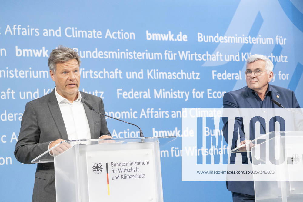 Press statement Energy price in the Federal Ministry of Economics Jörg Hofmann, First Chairman Trade Union IG Metall, with Robert Habeck, Federal Minister of Economics left Press statement Energy price in the Federal Ministry of Economics Jörg Hofmann, First Chairman Trade Union IG Metall, with Robert Habeck, Federal Minister of Economics left , Be
