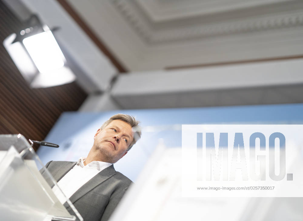 Press Statement Energy Price in the Federal Ministry of Economics Robert Habeck, Federal Minister of Economics Press Statement Energy Price in the Federal Ministry of Economics Robert Habeck, Federal Minister of Economics, Berlin Berlin Germany BMWK