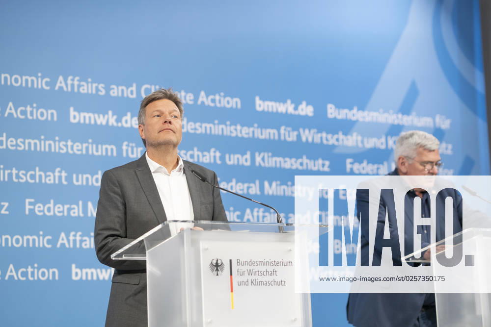 Press statement Energy price in the Federal Ministry of Economics Jörg Hofmann, First Chairman Trade Union IG Metall, with Robert Habeck, Federal Minister of Economics left Press statement Energy price in the Federal Ministry of Economics Jörg Hofmann, First Chairman Trade Union IG Metall, with Robert Habeck, Federal Minister of Economics left , Be