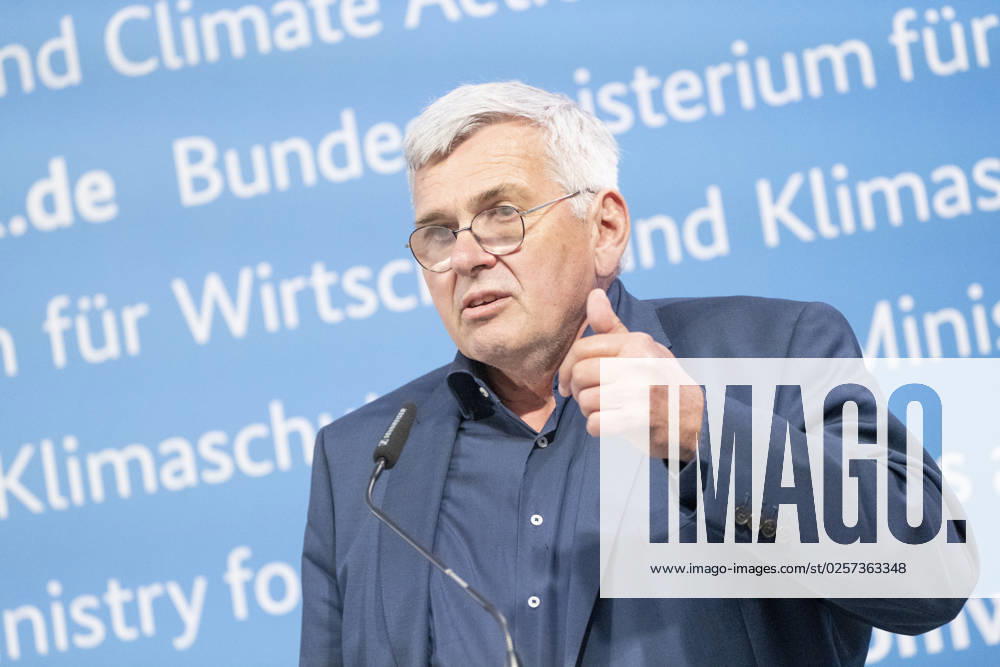Press statement Energy price in the Federal Ministry of Economics Jörg Hofmann, First Chairman Trade Union IG Metall Press statement Energy price in the Federal Ministry of Economics Jörg Hofmann, First Chairman Trade Union IG Metall, Berlin Berlin Germany BMWK