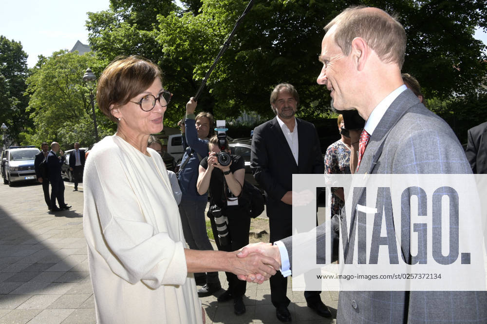 Bettina Stark Watzinger and Prince Edward visiting the school at Schillerpark during the Duke Award ceremony in Wedding Berlin, 22 05 2023 Foto:xF.xFuturexImage
