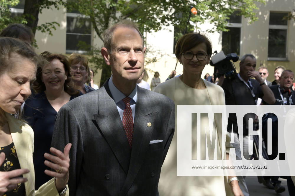 Prince Edward and Bettina Stark Watzinger visiting the school at Schillerpark during the Duke Award ceremony in Wedding Berlin, 22 05 2023 Foto:xF.xFuturexImage