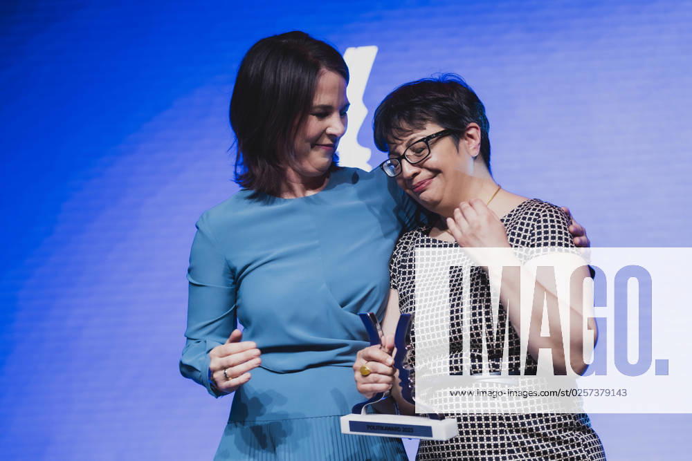 L R Annalena Baerbock Buendnis 90 Die Gruenen , Federal Minister of Foreign Affairs, and Shadi Sadr, Prize Winner Special Award Iran at the Politikaward, taken at the Politikaward in Berlin, 22 05 2023 Berlin Germany
