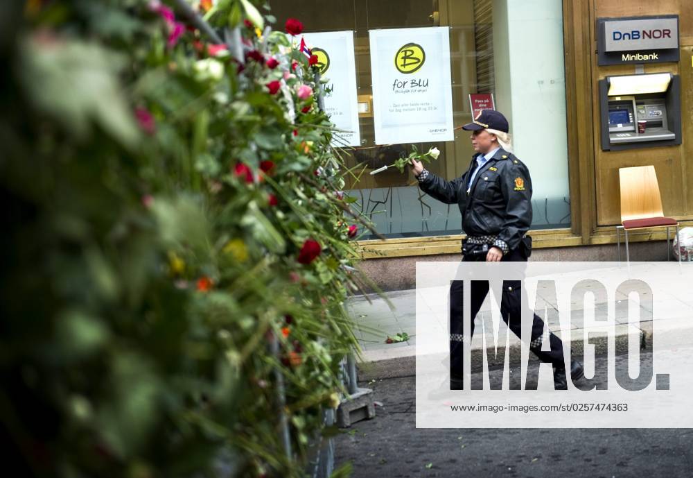 OSLO 20110725 A police officer with a flower in central Oslo Monday Several hundred thousand Norwegians attended the anti violence manifestation in central Oslo, Norway, July 25, 2011 Friday July 22 Ander Behring Breivik exploded a bomb in central Oslo and killed over 70 people at the island of Utoya Photo Bjorn Larsson Rosvall SCANPIX Code 9200 OSLO NORGE