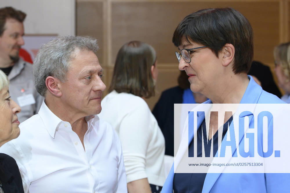 Berlin GER, Berlin, Progress needs justice Ð For 160 years ideas for tomorrow, SPD, 22 05 23, f l Hans Juergen Richy Mueller actor, Saskia Christina Esken, in conversation, Progress needs justice Ð For 160 years ideas for tomorrow, SPD, 22 05 23,