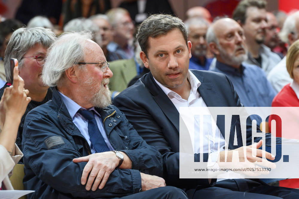 Berlin GER, Berlin, Fortschritt braucht Gerechtigkeit Ð Seit 160 Jahren Ideen fuer morgen, SPD, 22 05 23, f l Wolfgang Thierse SPD, politician, Lars Klingbeil SPD politician one of the two federal chairmen, in conversation, Fortschritt braucht Gerechtigkeit Ð Seit 160 Jahren Ideen fuer morgen, SPD, 22 05 23,