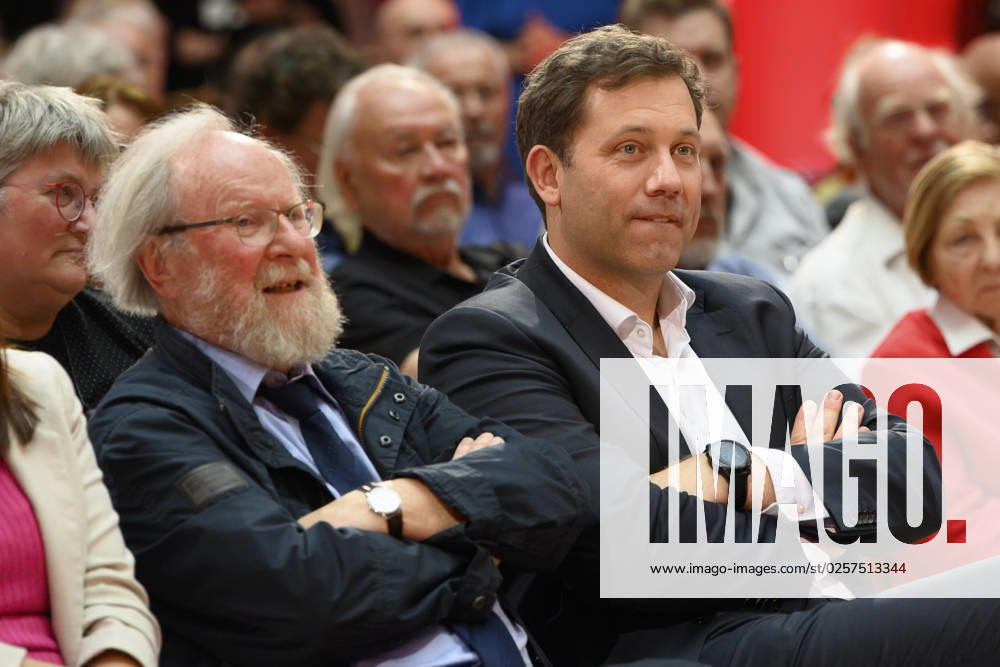 Berlin GER, Berlin, Fortschritt braucht Gerechtigkeit Ð Seit 160 Jahren Ideen fuer morgen, SPD, 22 05 23, f l Wolfgang Thierse SPD, politician, Lars Klingbeil SPD politician one of the two federal chairmen, in conversation, Fortschritt braucht Gerechtigkeit Ð Seit 160 Jahren Ideen fuer morgen, SPD, 22 05 23,