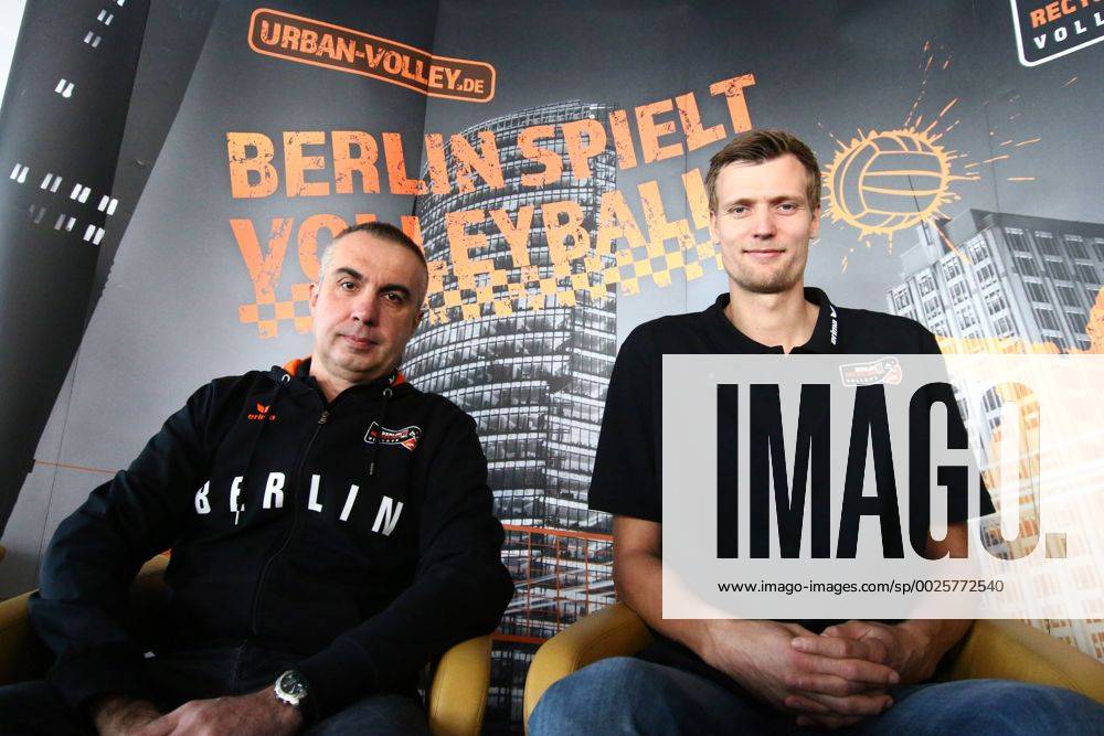- SPORT Volleyball, Herren, Saison 2015 16, Bundesliga, Saisonauftakt-PK BR Volleys, Cheftrainer Roberto Serniotti (Berlin Recycling Volleys), Mannschaftskapitän Robert Kromm (No. 3, Berlin Recycling Volleys), 10.10.16,