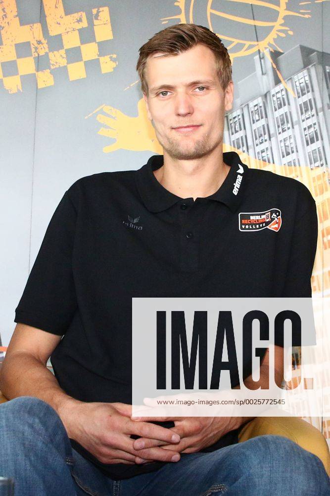 Volleyball, Herren, Saison 2015 16, Bundesliga, Saisonauftakt-PK BR Volleys, Mannschaftskapitän Robert Kromm (No. 3, Berlin Recycling Volleys), 10.10.16,