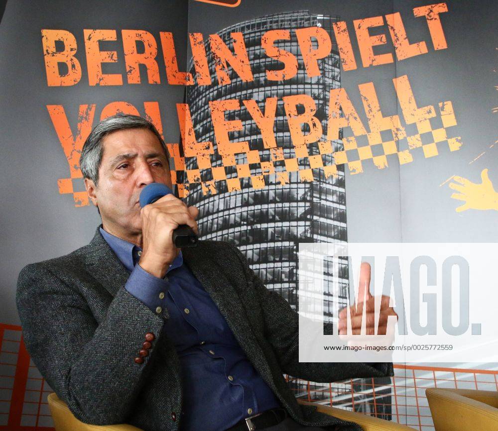 Volleyball, Herren, Saison 2015 16, Bundesliga, Saisonauftakt-PK BR Volleys, Manager Kaweh Niroomand (Berlin Reccycling Volleys), 10.10.16,