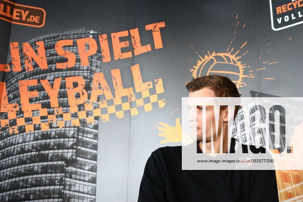 Volleyball, Herren, Saison 2015 16, Bundesliga, Saisonauftakt-PK BR Volleys, Mannschaftskapitän Robert Kromm (No. 3, Berlin Recycling Volleys), 10.10.16,