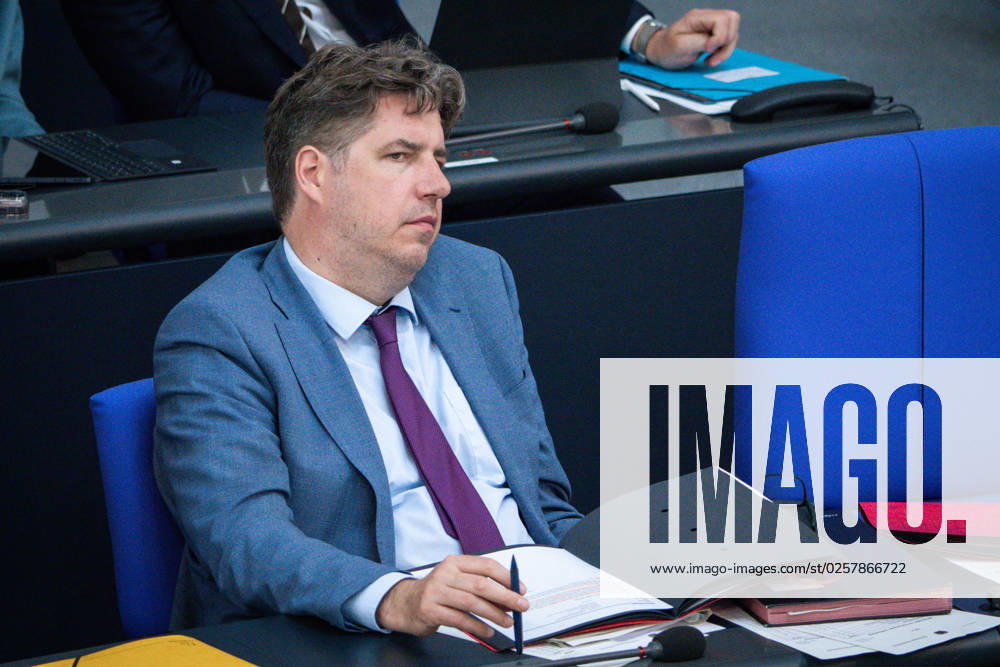 106 Bundestag session and debate Secretary of State Michael Kellner of the party Buendnis 90 Die Gruenen in portrait on the government bench to debate elections of members of the European Parliament at the 106 session of the German Bundestag in Berlin, 25 05 2023 Berlin Berlin Germany