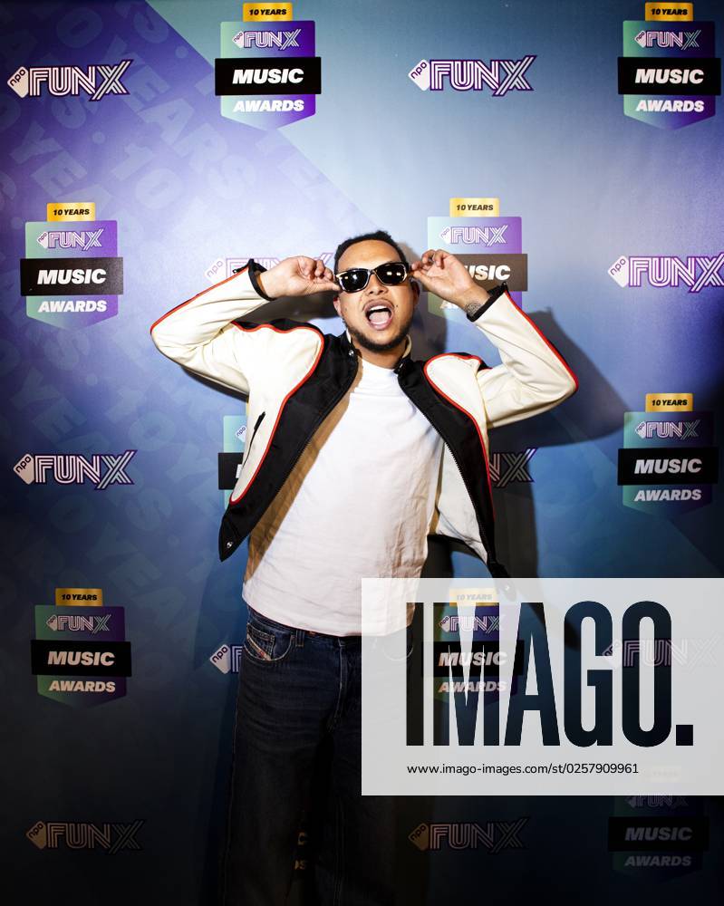 AMSTERDAM - Ronnie Flex on the red carpet prior to the presentation of the tenth edition of the FunX Music Awards. ANP RAMON VAN FLYMEN netherlands out - belgium out
