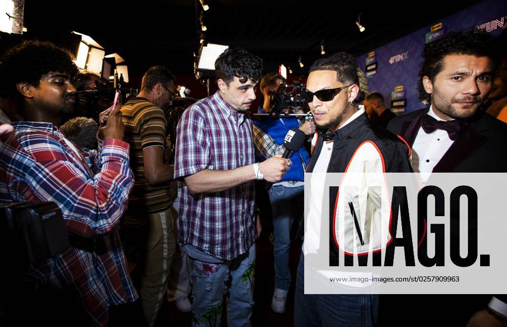AMSTERDAM - Ronnie Flex on the red carpet prior to the presentation of the tenth edition of the FunX Music Awards. ANP RAMON VAN FLYMEN netherlands out - belgium out