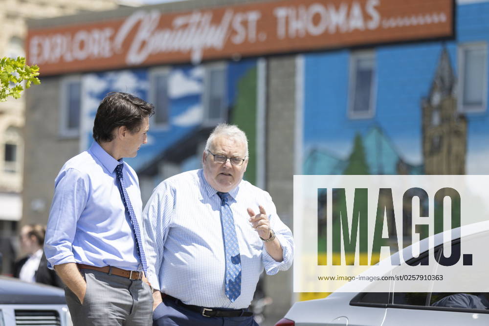 Prime Minister Justin Trudeau meets with mayor Joseph Preston at Legends Tavern in St. Thomas, Ont., on Thursday, May 25, 2023. St. Thomas Canada - ZUMAc35_ 20230525_zaf_c35_034