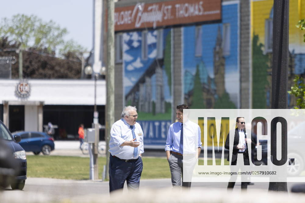 Prime Minister Justin Trudeau walks with mayor Joseph Preston to The Atrium in St. Thomas, Ont., on Thursday, May 25, 2023. St. Thomas Canada - ZUMAc35_ 20230525_zaf_c35_036