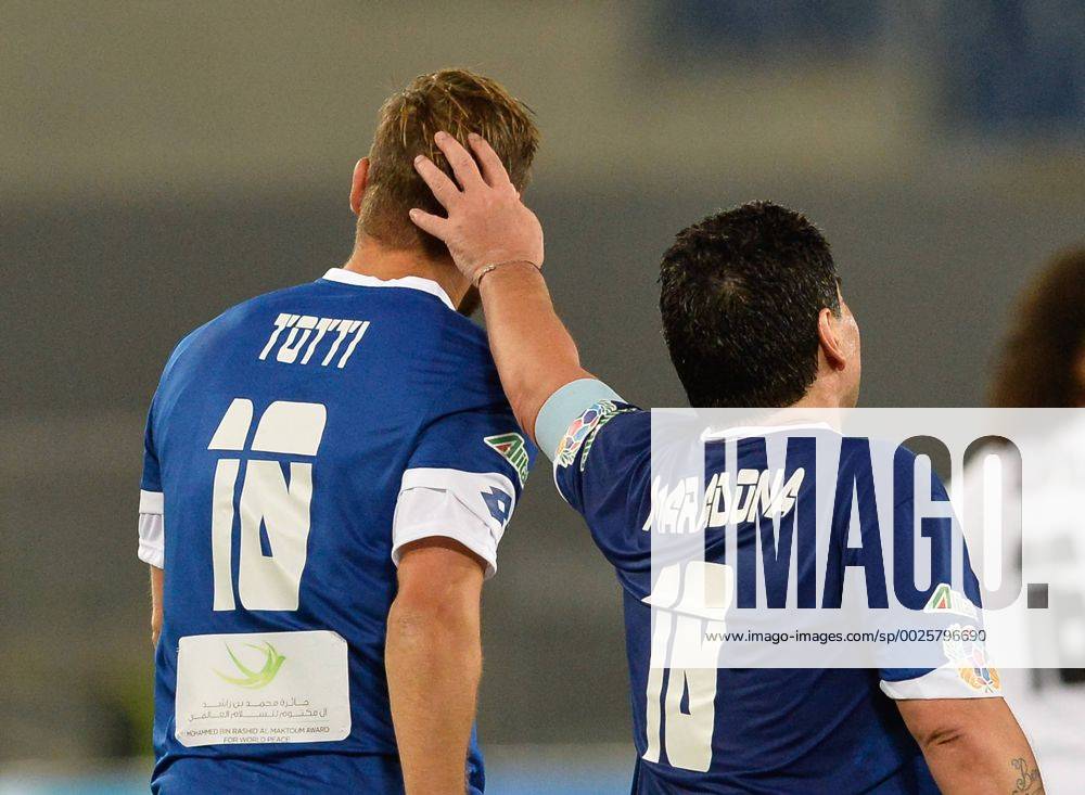 Benefizspiel Match for Peace mit Maradona in Rom October 12, 2016 - Rome, Italy - Francesco Totti and Diego Maradona during the match for the peace - Uniti per la Pace at the Olympic Stadium in Rome, on october 12, 2016. Match of Peace - United for Peace - ZUMAn230