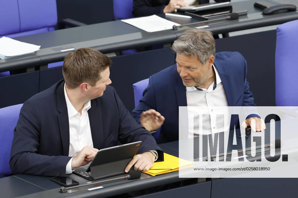 Florian Toncar and Robert Habeck in the 107 session of the German Bundestag in the Reichstag building Berlin, 26 05 2023 Foto:xJ.xFuturexImage