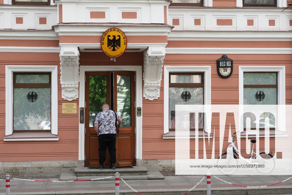 Russia Germany Consulates Visa Applications Suspension 8445504 31.05.2023 A man enters the German consulate general in St.Petersburg, Russia. Starting in June, the visa departments of the German consulates general in Kaliningrad, St. Petersburg, Yekaterinburg and Novosibirsk will stop accepting visa applications, with all documents to be processed by the German Embassy in Moscow. Alexei Danichev Sputnik St. Petersburg Russia