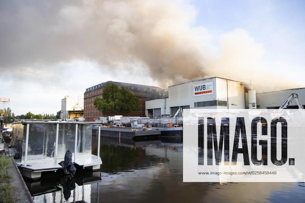 Major fire at the recyclables union in Neukölln in Berlin on 31 May 2023 Fire in Neukölln