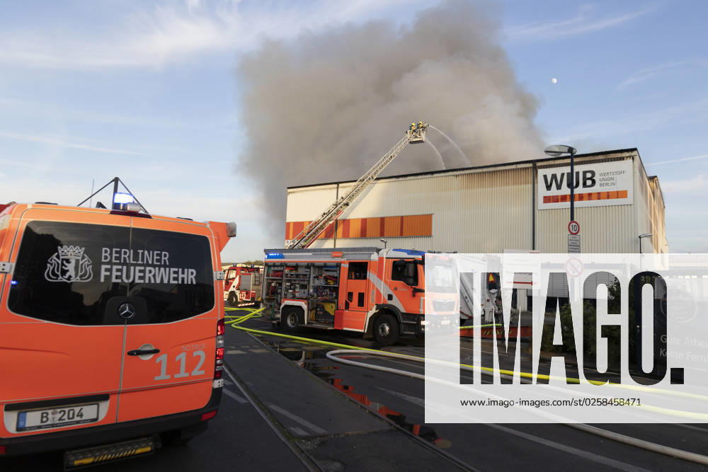 Major fire at the recyclables union in Neukölln in Berlin on 31 May 2023 Fire in Neukölln