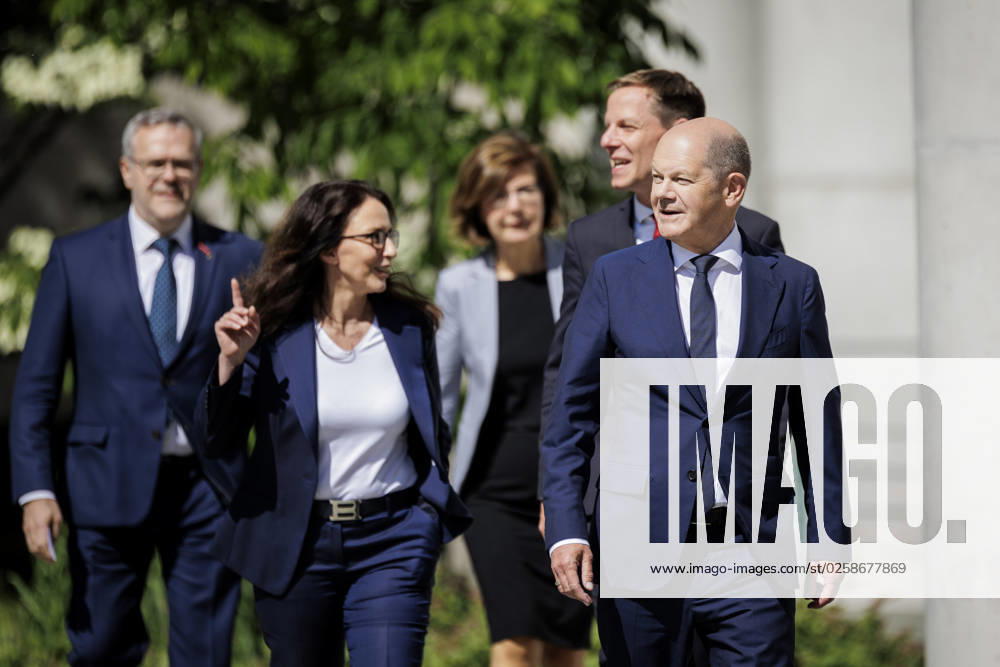 F l n r Joerg Dittrich, President of the German Confederation of Skilled Crafts, Yasmin Fahimi, Chairwoman of the German Federation of Trade Unions, Marie Luise Wolf, President of the German Association of Energy and Water Industries, Kai Niebert, President of Deutscher Naturschutzring,