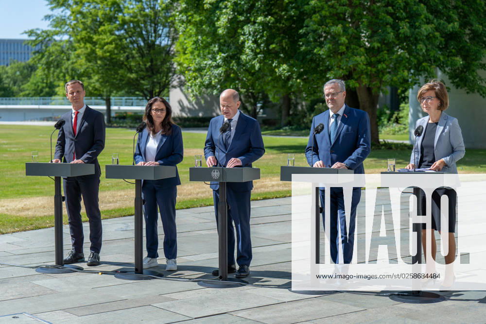 Kai Niebert, Yasmin Fahimi, Olaf Scholz, Jörg Dittrich, Marie Luise Wolff Meeting of the Alliance for Transformation at the Federal Chancellery with Chancellor Olaf Scholz, Yasmin Fahimi, Chairwoman, German Trade Union Federation (DGB), President of Crafts Jörg Dittrich, President of the German Conservation Ring, Kai Niebert, President of the German Ene