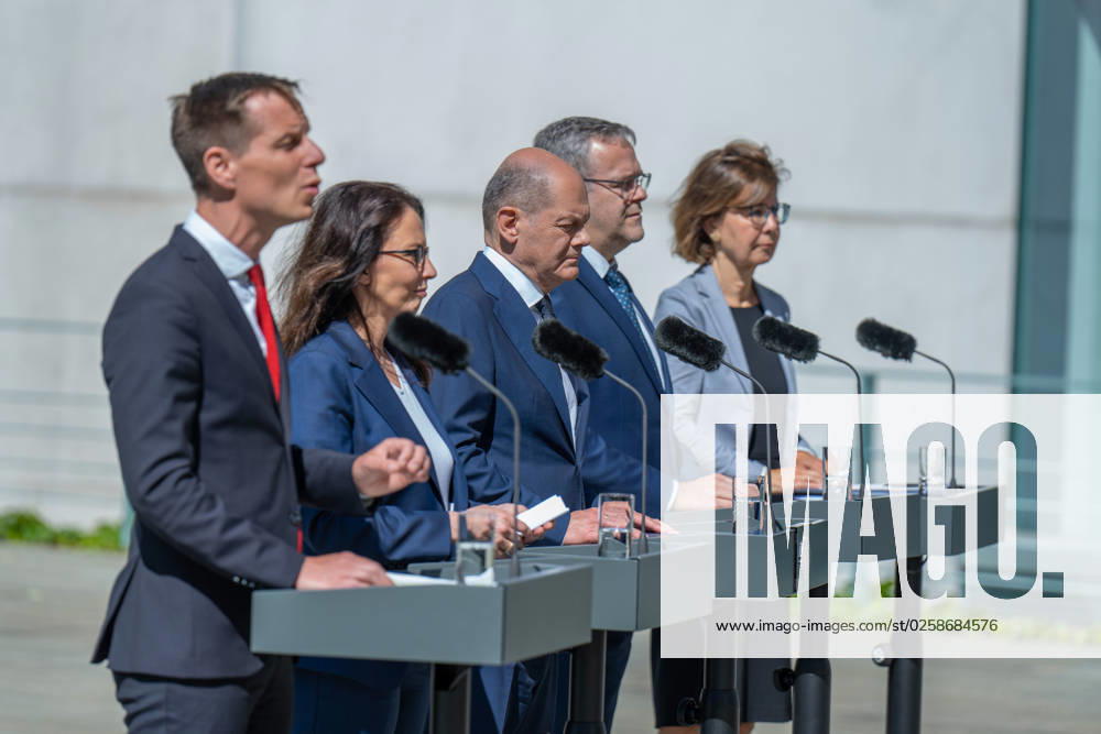 Kai Niebert, Yasmin Fahimi, Olaf Scholz, Jörg Dittrich, Marie Luise Wolff Meeting of the Alliance for Transformation at the Federal Chancellery with Chancellor Olaf Scholz, Yasmin Fahimi, Chairwoman, German Trade Union Federation (DGB), President of Crafts Jörg Dittrich, President of the German Conservation Ring, Kai Niebert, President of the German Ene