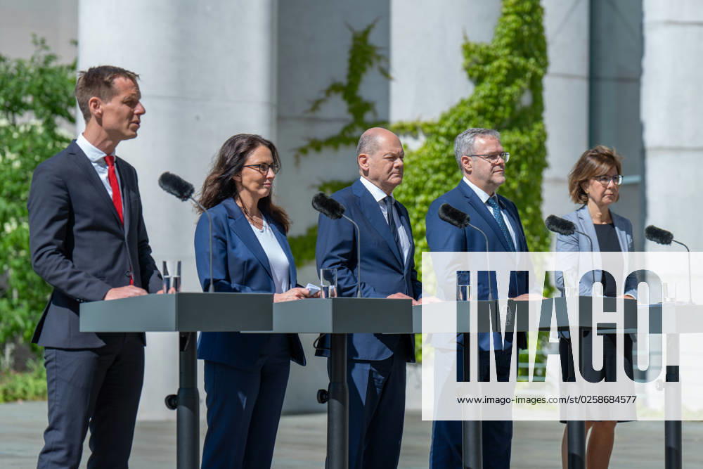 Kai Niebert, Yasmin Fahimi, Olaf Scholz, Jörg Dittrich, Marie Luise Wolff Meeting of the Alliance for Transformation at the Federal Chancellery with Chancellor Olaf Scholz, Yasmin Fahimi, Chairwoman, German Trade Union Federation (DGB), President of Crafts Jörg Dittrich, President of the German Conservation Ring, Kai Niebert, President of the German Ene