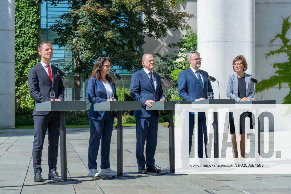 Kai Niebert, Yasmin Fahimi, Olaf Scholz, Jörg Dittrich, Marie Luise Wolff Meeting of the Alliance for Transformation at the Federal Chancellery with Chancellor Olaf Scholz, Yasmin Fahimi, Chairwoman, German Trade Union Federation (DGB), President of Crafts Jörg Dittrich, President of the German Conservation Ring, Kai Niebert, President of the German Ene