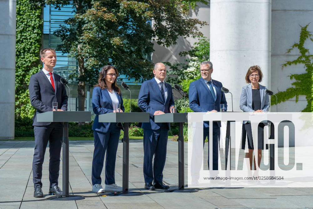 Kai Niebert, Yasmin Fahimi, Olaf Scholz, Jörg Dittrich, Marie Luise Wolff Meeting of the Alliance for Transformation at the Federal Chancellery with Chancellor Olaf Scholz, Yasmin Fahimi, Chairwoman, German Trade Union Federation (DGB), President of Crafts Jörg Dittrich, President of the German Conservation Ring, Kai Niebert, President of the German Ene