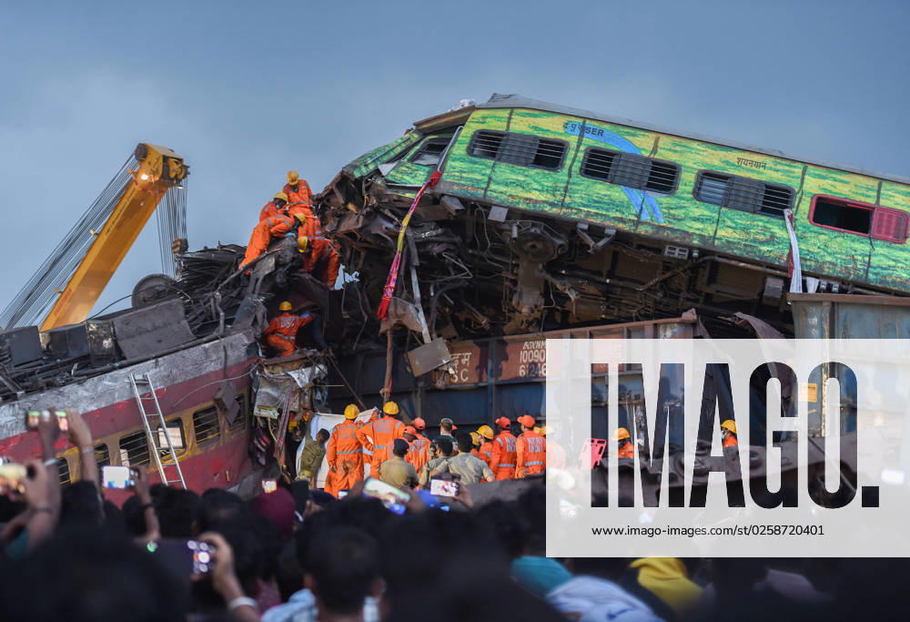KW22 (230604) -- BALASORE, June 4, 2023 -- Rescuers work at the site of a train collision in Balasore district of eastern Indian state of Odisha June 3, 2023. The death toll from the collision of two passenger trains in the eastern Indian state of Odisha has risen to 288 with 803 others reportedly injured on Saturday, officials said. The Times of India quoted railway officials as saying that there are 288 victims recorded in the horrific collision, the country s deadliest rail accident in more than 20 years. Injured passengers have been taken to hospitals in Gopalpur, Khantapara, Balasore, Bhadrak and Soro. ) INDIA-ODISHA-BALASORE-TRAIN COLLISION-AFTERMATH JavedxDar