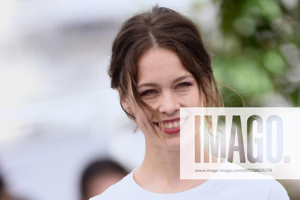 Cannes - Un Certain Regard Photocall Paula Beer attends the photocall for the Un Certain Regard at the 76th annual Cannes film festival at Palais des Festivals on May 17, 2023 in Cannes, France. Photo by Franck Castel ABACAPRESS.COM Cannes France