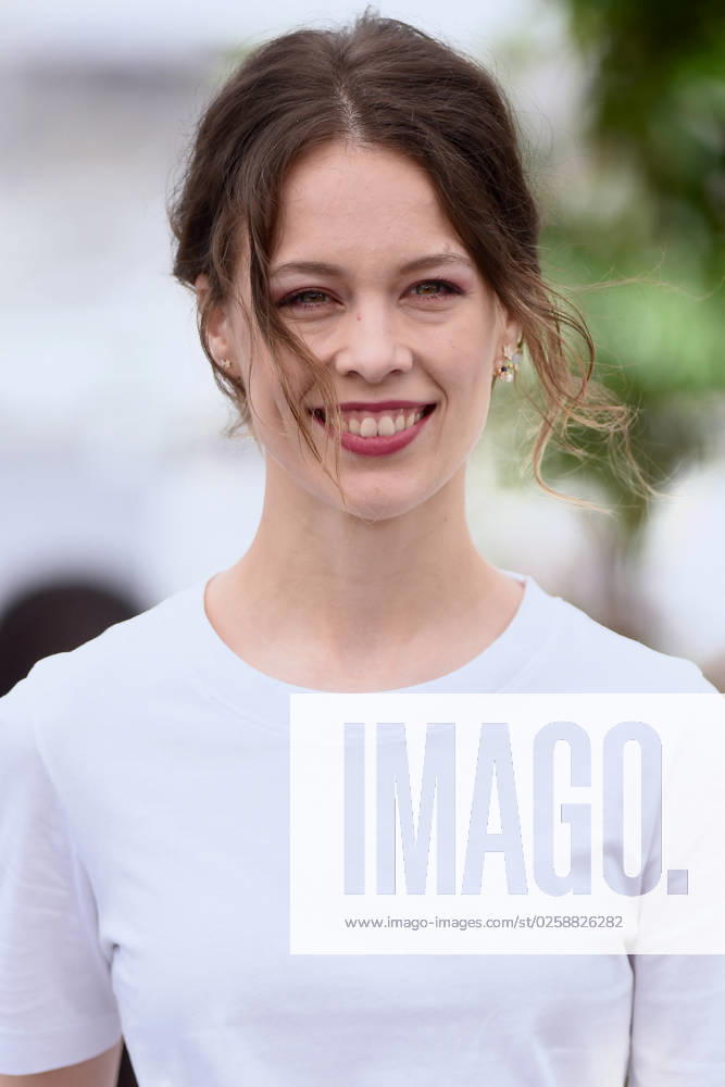 Cannes - Un Certain Regard Photocall Paula Beer attends the photocall for the Un Certain Regard at the 76th annual Cannes film festival at Palais des Festivals on May 17, 2023 in Cannes, France. Photo by Franck Castel ABACAPRESS.COM Cannes France