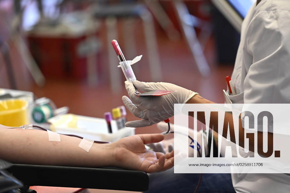 Press date for the World Blood Donor Day in the school center Pesch symbol photo, theme photo Cologne, 05 06 2023 Foto:xD.xAnoraganingrumx xFuturexImage