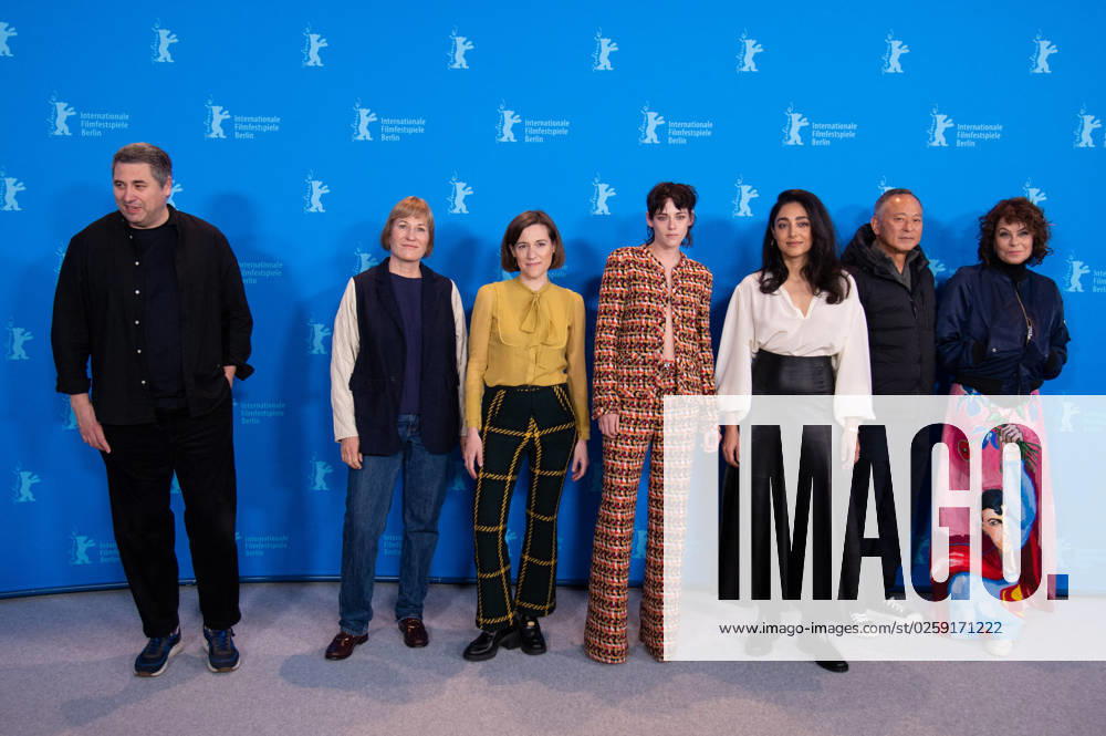 Berlin - Jury Photocall Jury members Radu Jude, Valeska Grisebach, Carla Simon, Kristen Stewart, Golshifteh Farahani, Johnnie To and Francine Maisler attending the Jury Photocall as part of the 73rd Berlin International Film Festival (Berlinale) in Berlin, Germany on February 16, 2023. Photo by Aurore Marechal ABACAPRESS.COM Berlin Germany