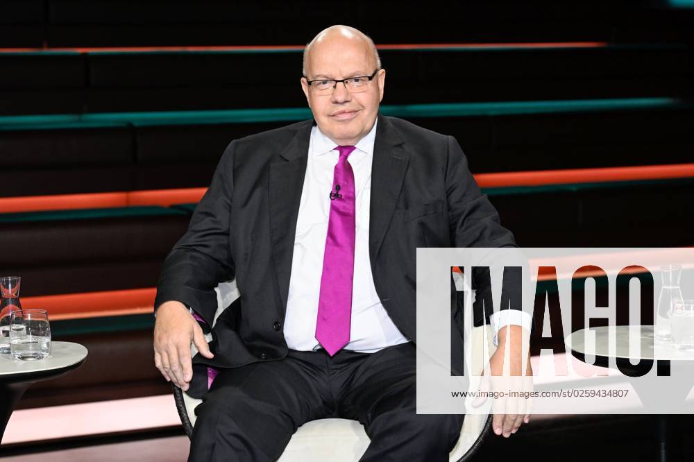 Peter Altmaier politician 06 23 her Peter Altmaier on 6 June 2023 in Markus Lanz , ZDF TV Fernsehen Talkshow Talk Show Deutschlan d German German man ex Federal Minister of Economics CDU former former minister Federal Minister of Economics politics German politician across half sitting smiling
