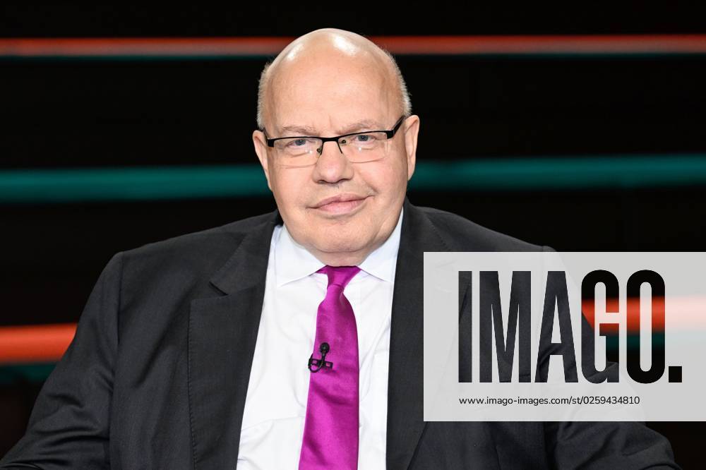Peter Altmaier politician 06 23 her Peter Altmaier on 6 June 2023 in Markus Lanz , ZDF TV Fernsehen Talkshow Talk Show Deutschlan d german german man ex Federal Minister of Economics CDU former former minister Federal Minister of Economics politics german politician cross portrait smiling