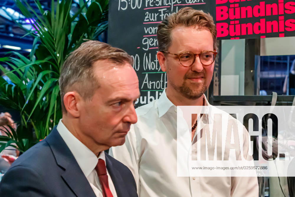 Volker Wissing Federal Minister for Digital Affairs and Transport, FDP in conversation with Christian Humborg Managing Director Wikimedia Deutschland e V at the booth of Bündnis F5, 06 06 2023, Berlin Germany , Event, Conference, re publica