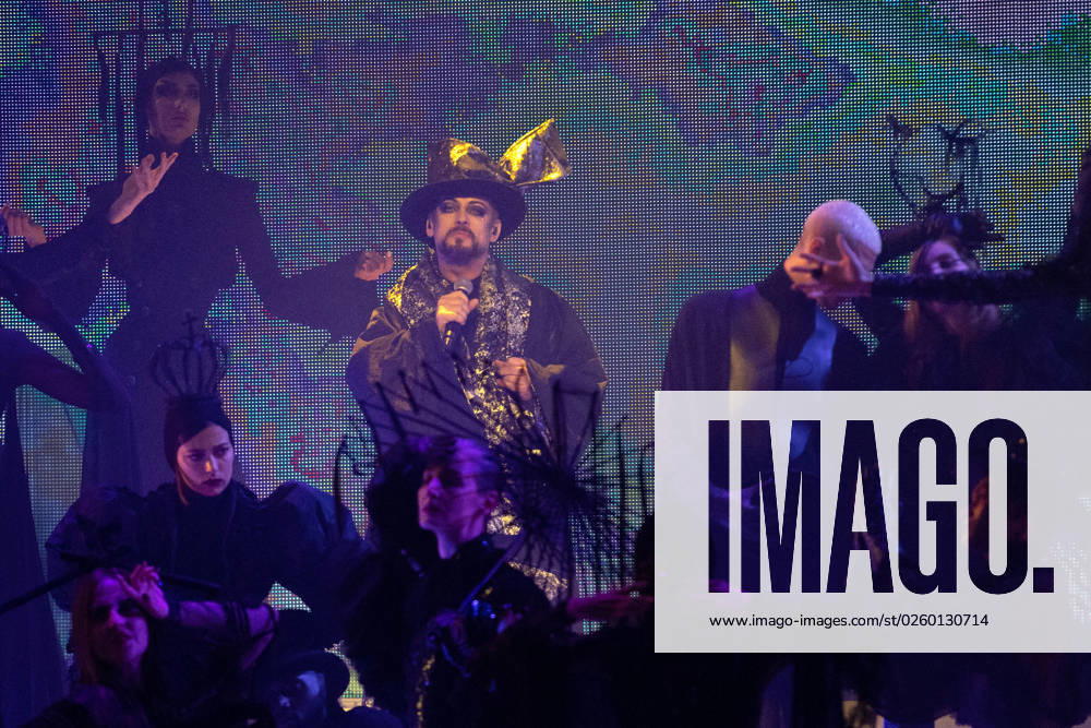 PFW - Jean-Paul Gaultier Runway Boy George performs during the last Jean-Paul Gaultier Haute Couture Spring Summer 2020 show as part of Paris Fashion Week in Paris, France on January 22, 2020. Photo by Aurore Marechal ABACAPRESS.COM Paris Ile de France France