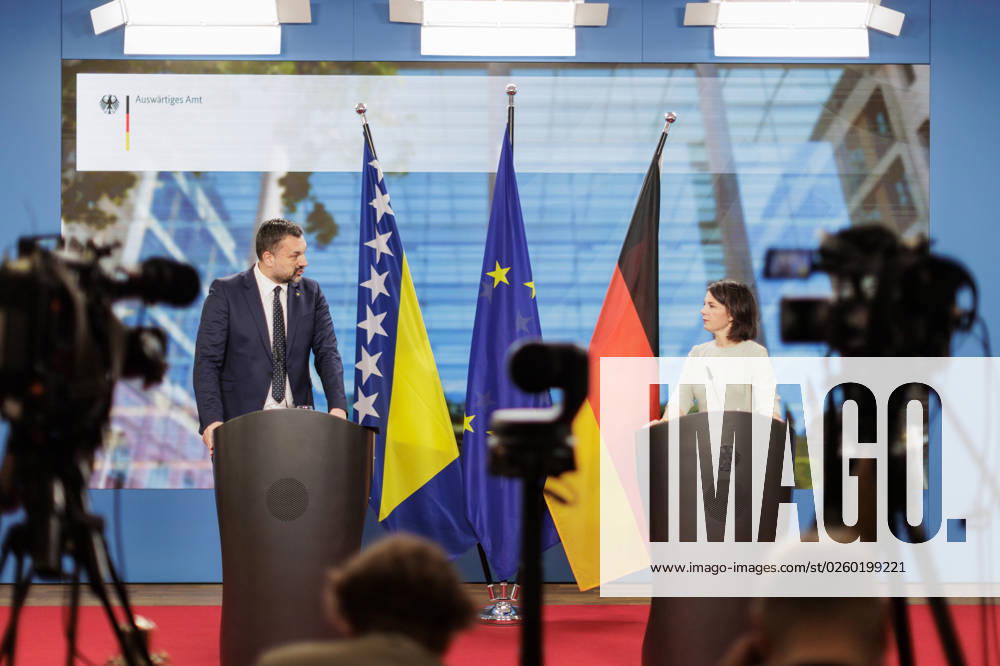 Annalena Baerbock Buendnis 90 Die Gruenen , Federal Minister of Foreign Affairs, and Elmedin Dino Konakovic, Minister of Foreign Affairs of Bosnia and Herzegovina, recorded during a doorstep at the Foreign Office in Berlin, 16 06 2023 Berlin Germany